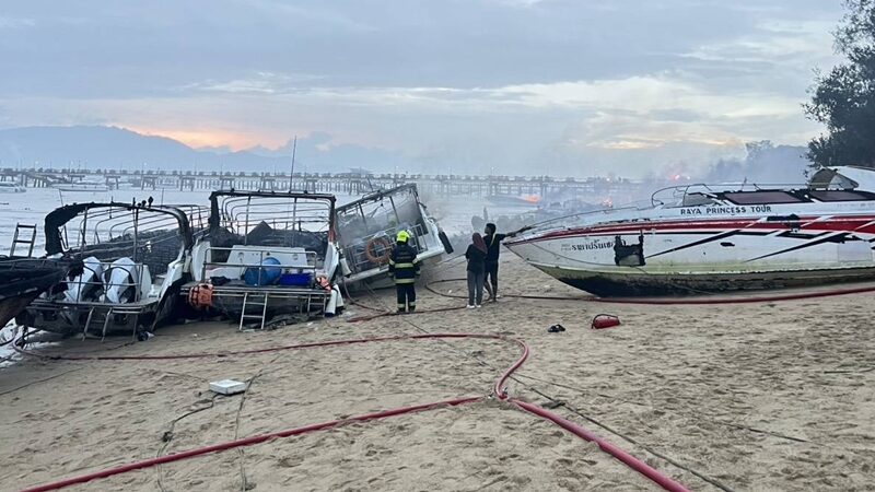 ไฟไหม้เรือสปีดโบ๊ต