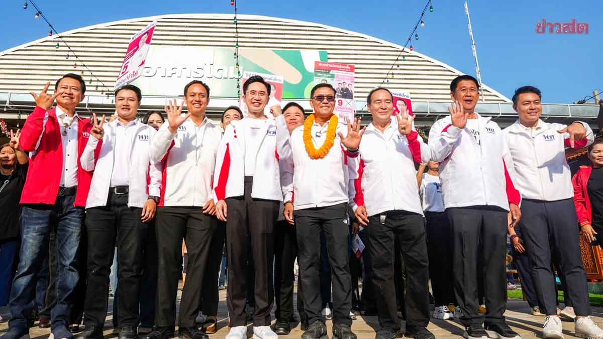 ภาพประกอบข่าว: ยศชนัน ปลื้ม แม่ค้าอวยพรเพื่อไทยแลนด์สไลด์ อย่าสนโพล คะแนนมุดดินมีอยู่เยอะ