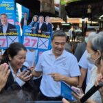 ตลาดดินแดงแตก 'อภิสิทธิ์' นำทีม หาเสียง ช่วย 'ศิริภา อินทรวิเชียร' ชาวบ้านให้กำลังใจ