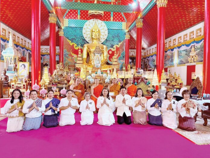 เมื่อเร็วๆ นี้ นางโชติกา อัครกิจโสภากุล รองปลัดกระทรวงวัฒนธรรม พร้อมด้วยนางพนารัตน์ คนขยัน วัฒนธรรมจังหวัดอุบลราชธานี รับส่งมอบหนังสือผูกใบลานลำมหาชาติ จารด้วยอักษรธรรมอีสาน สำนวนเทศน์พื้นเมืองอุบลราชธานี