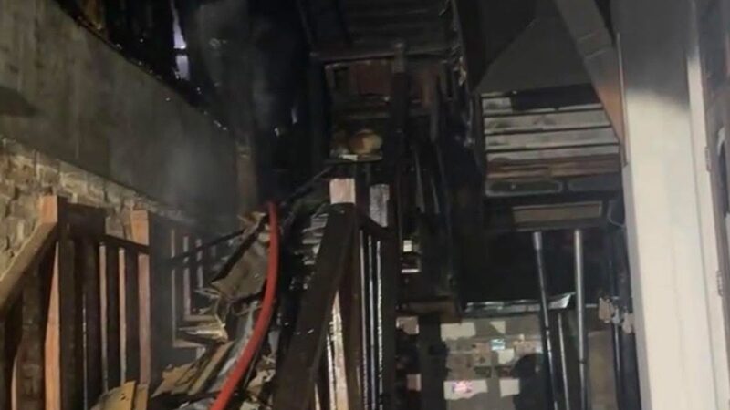 ไฟไหม้บ้าน