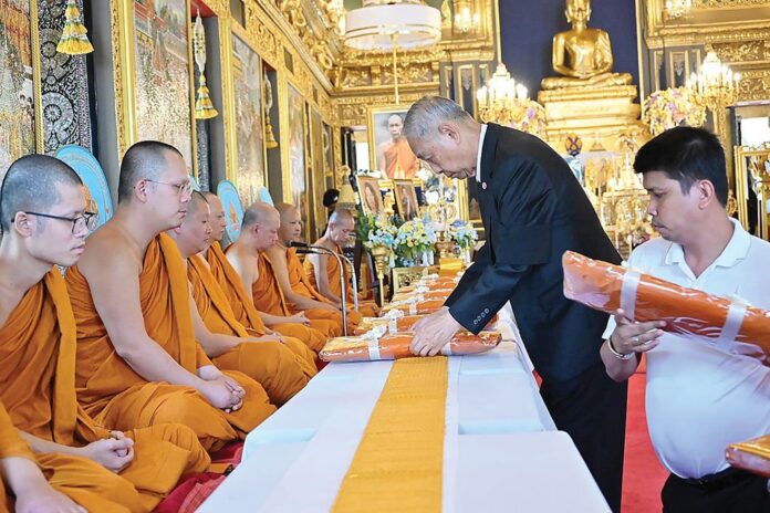 ข่าวสดพระเครื่อง - มท.บำเพ็ญกุศลถวายอดีตปธ. มูลนิธิร่วมจิตต์น้อมเกล้าฯ