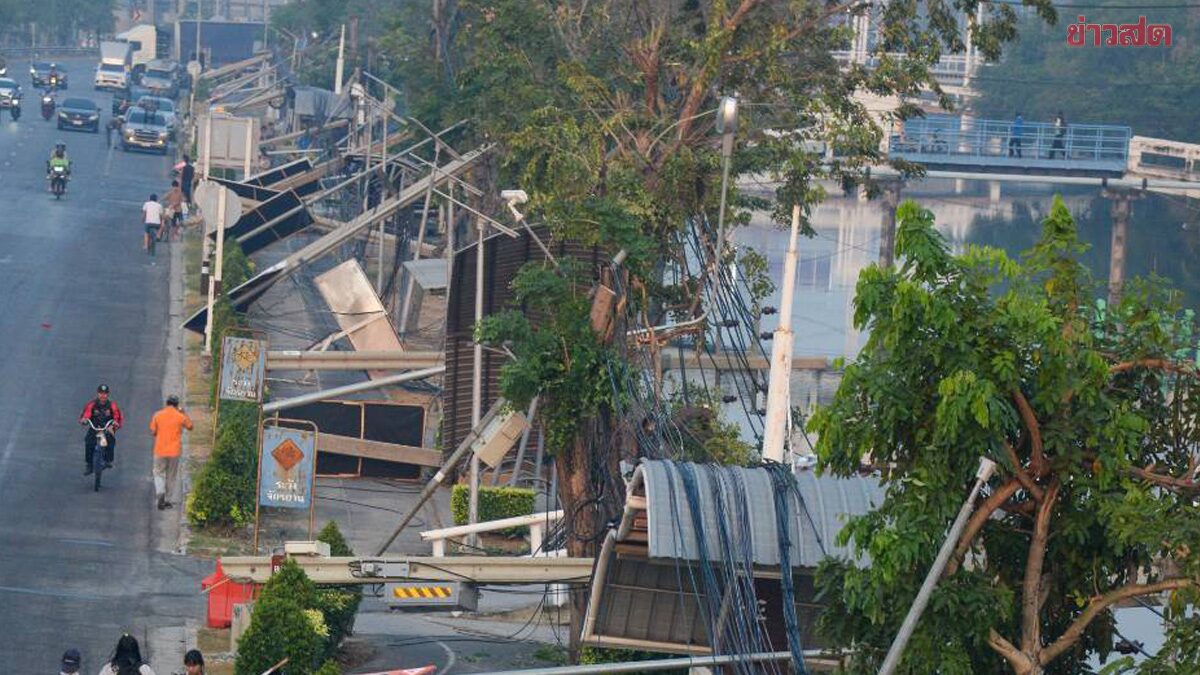 Truck Snags Power Lines at Bang Pu Industrial Estate, Over 70 Electricity Poles Collapse