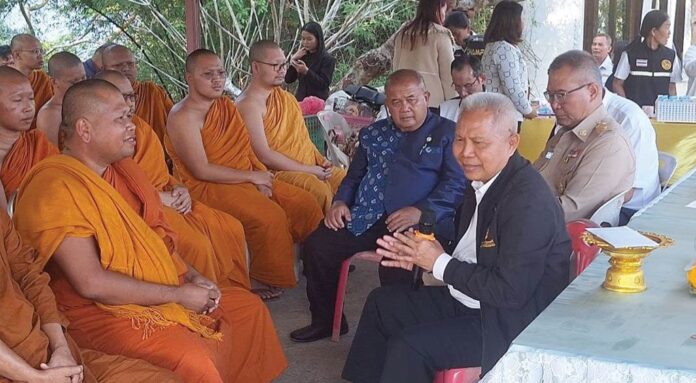 เที่ยววัดวันหยุด