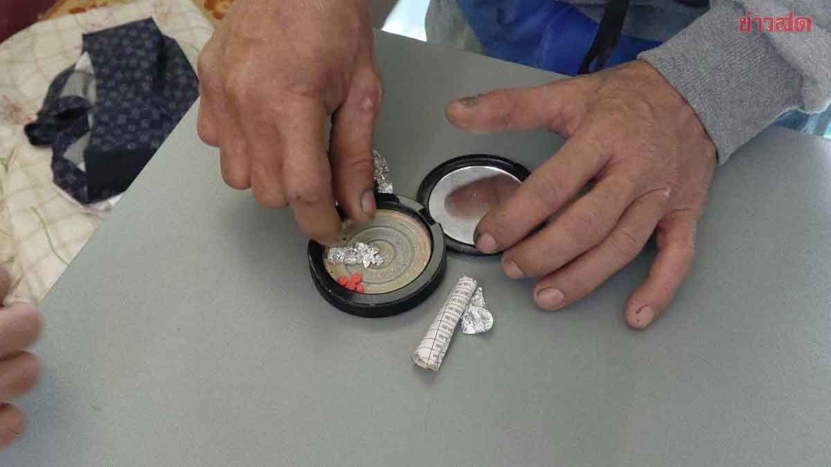 Mae Hong Son Prison Catches Relative Smuggling 4 Methamphetamine Pills to Detained Woman