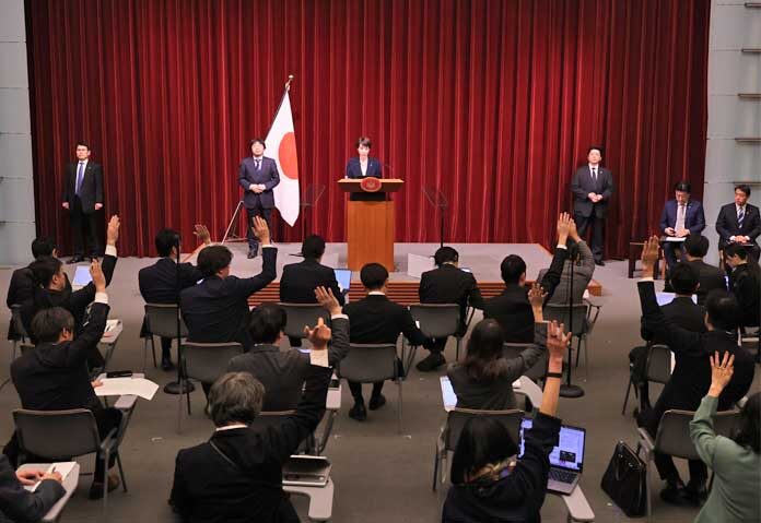 นายกรัฐมนตรีญี่ปุ่น ซานาเอะ ทาคาอิจิ กล่าวในการแถลงข่าว ณ ทำเนียบรัฐบาล เมื่อวันจันทร์ที่ 19 มกราคม 2569 ในกรุงโตเกียว ประเทศญี่ปุ่น