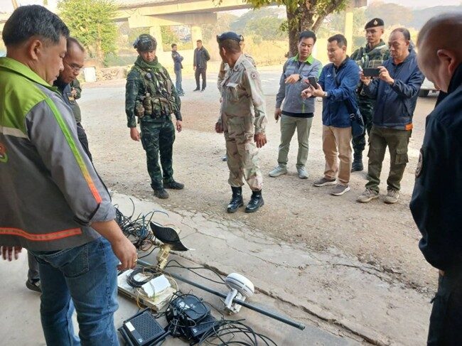 AIS 3BB FIBRE3 Joins Cyber Police to Crack Down on Illegal Internet Signal Operations in Mae Sot