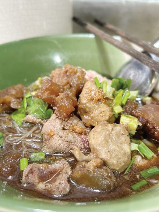 ก๋วยเตี๋ยวเนื้อตลาดชลประทาน เต้าหู้ยี้ฉ่ำ-เอ็นแก้วเปื่อยนุ่ม