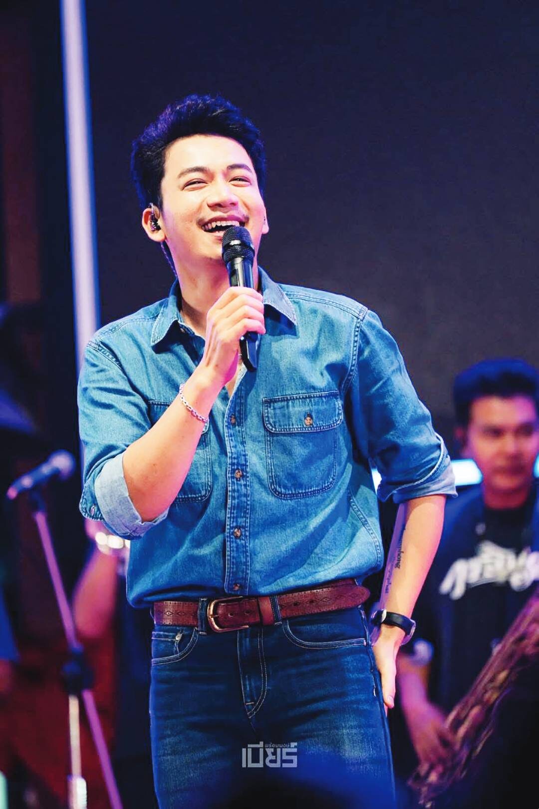 จับกระแสลูกทุ่ง