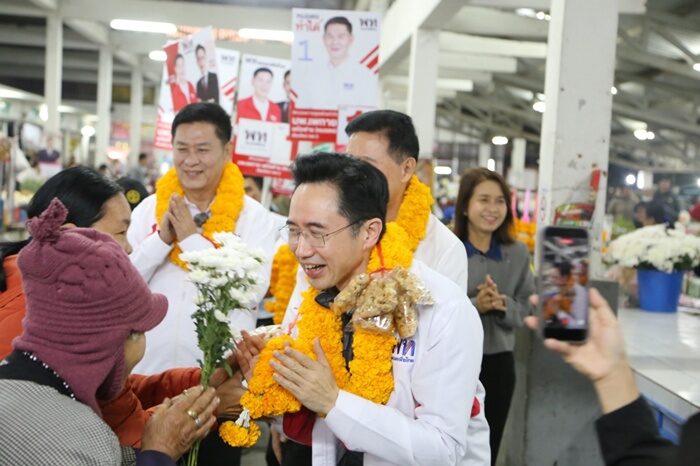 ยศชนัน เพื่อไทย