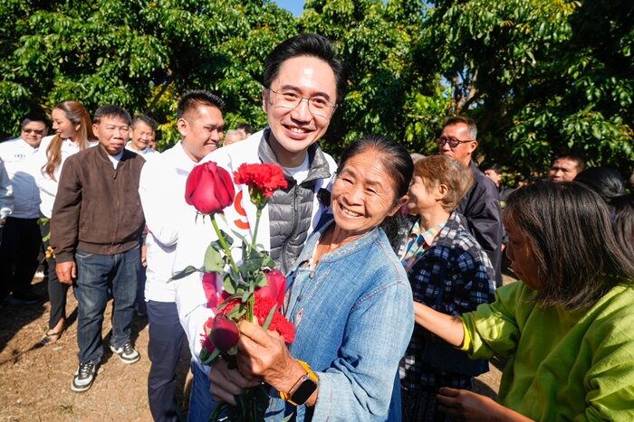 ยศชนัน เพื่อไทย