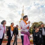 ยศชนัน ไหว้ 'หลวงพ่อพระใส' เจ้าอาวาสอวยพร ขอให้โชคดี วอนขอ สส.พท. 3 เขต เหมายกจังหวัด