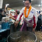 ยศชนัน ไหว้ 'หลวงพ่อพระใส' เจ้าอาวาสอวยพร ขอให้โชคดี วอนขอ สส.พท. 3 เขต เหมายกจังหวัด