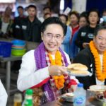 ยศชนัน ไหว้ 'หลวงพ่อพระใส' เจ้าอาวาสอวยพร ขอให้โชคดี วอนขอ สส.พท. 3 เขต เหมายกจังหวัด