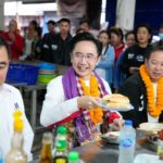 ยศชนัน ไหว้ 'หลวงพ่อพระใส' เจ้าอาวาสอวยพร ขอให้โชคดี วอนขอ สส.พท. 3 เขต เหมายกจังหวัด
