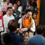 ยศชนัน ไหว้ 'หลวงพ่อพระใส' เจ้าอาวาสอวยพร ขอให้โชคดี วอนขอ สส.พท. 3 เขต เหมายกจังหวัด