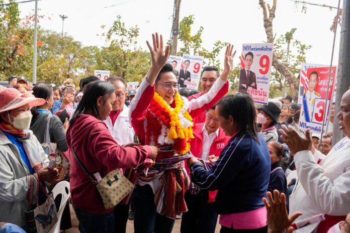 ยศชนัน เพื่อไทย