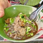 ก๋วยเตี๋ยวเนื้อตลาดชลประทาน เต้าหู้ยี้ฉ่ำ-เอ็นแก้วเปื่อยนุ่ม
