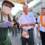'อนุทิน' ลุยกรุงเก่า หาเสียง ชน 'ธนาธร' กลางตลาดเจ้าพรหม ชาวบ้านหนุน-เชียร์ คัมแบ็ก