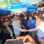 'อนุทิน' ลุยกรุงเก่า หาเสียง ชน 'ธนาธร' กลางตลาดเจ้าพรหม ชาวบ้านหนุน-เชียร์ คัมแบ็ก