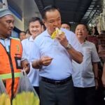 'อนุทิน' ลุยกรุงเก่า หาเสียง ชน 'ธนาธร' กลางตลาดเจ้าพรหม ชาวบ้านหนุน-เชียร์ คัมแบ็ก