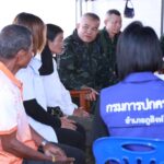 แม่ทัพภาคที่ 2 เยี่ยมบ้านมารดา 'พลทหารภานุพัฒน์' สดุดีทหารกล้าสละชีพเพื่อชาติ