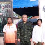 แม่ทัพภาคที่ 2 เยี่ยมบ้านมารดา 'พลทหารภานุพัฒน์' สดุดีทหารกล้าสละชีพเพื่อชาติ