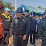 แม่ทัพภาค 2 ลงพื้นที่เครนหล่นทับรถไฟ สั่งทำสนาม เฮลิคอปเตอร์ รับ-ส่งผู้ได้รับบาด