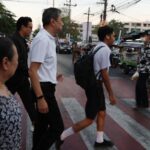ตลาดดินแดงแตก 'อภิสิทธิ์' นำทีม หาเสียง ช่วย 'ศิริภา อินทรวิเชียร' ชาวบ้านให้กำลังใจ