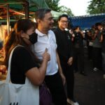 ตลาดดินแดงแตก 'อภิสิทธิ์' นำทีม หาเสียง ช่วย 'ศิริภา อินทรวิเชียร' ชาวบ้านให้กำลังใจ