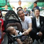 ตลาดดินแดงแตก 'อภิสิทธิ์' นำทีม หาเสียง ช่วย 'ศิริภา อินทรวิเชียร' ชาวบ้านให้กำลังใจ