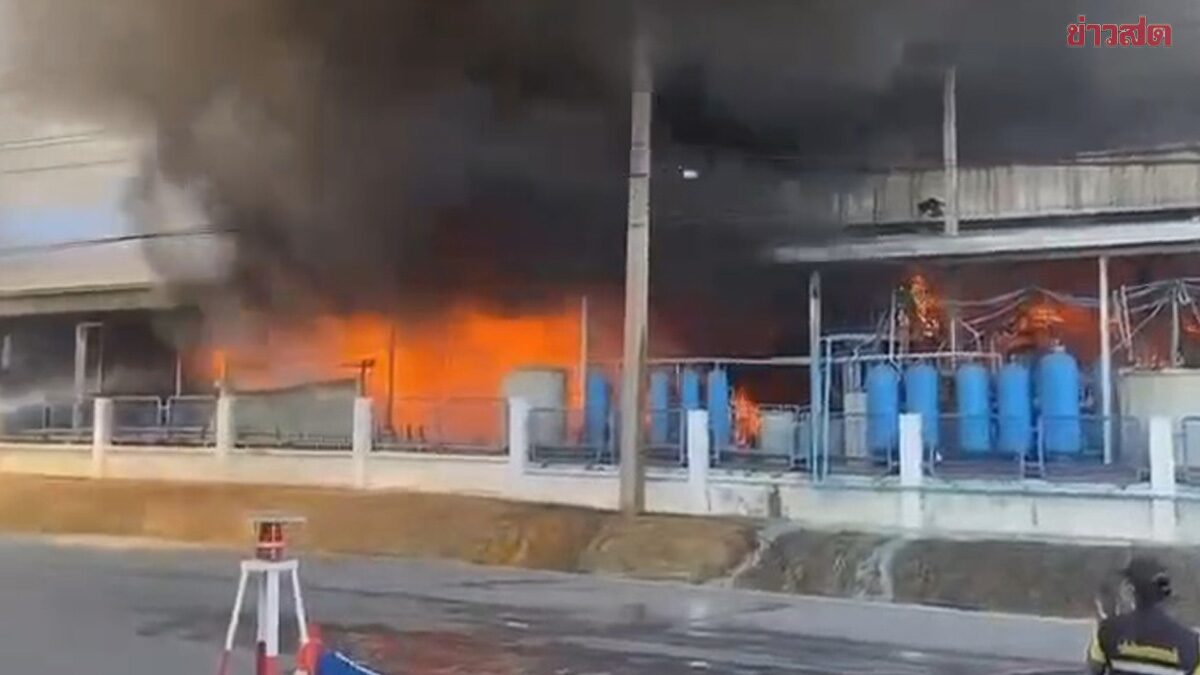 Urgent: Firefighters Rush to Control Blaze at Automotive Parts Factory in Suranari Industrial Zone