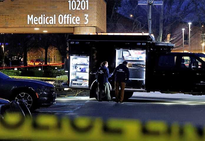 เจ้าหน้าที่ FBI ทำงานอยู่ข้างรถบรรทุกเก็บหลักฐานนอกโรงพยาบาลแอดเวนติสต์ หลังจากที่เจ้าหน้าที่รัฐบาลกลางสหรัฐฯ ยิงคนสองคนในเมืองพอร์ตแลนด์ รัฐโอเรกอน สหรัฐอเมริกา เมื่อวันที่ 8 มกราคม 2026
