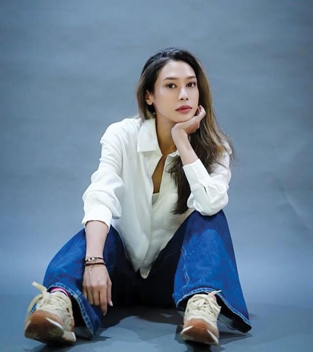 อาทิตย์ใส