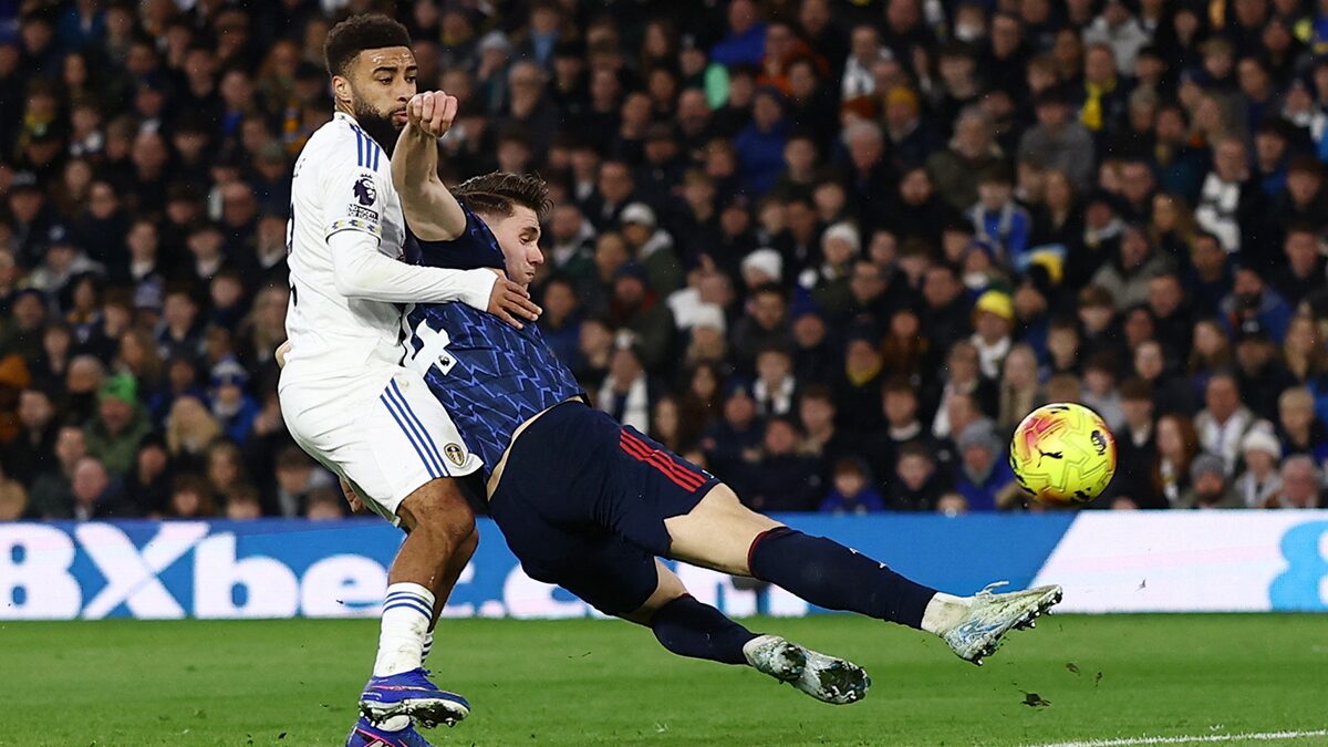 Arsenal Crushes Leeds United - Maintains League Lead