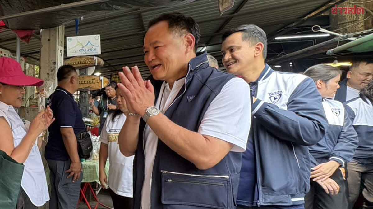 Anutin Campaigns at Bang Nam Phueng Market, Traders Say They Want 2,400 Baht Instead of Thousands
