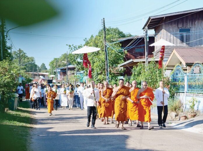 เมื่อเร็วๆ นี้ นางโชติกา อัครกิจโสภากุล รองปลัดกระทรวงวัฒนธรรม พร้อมด้วยนางพนารัตน์ คนขยัน วัฒนธรรมจังหวัดอุบลราชธานี รับส่งมอบหนังสือผูกใบลานลำมหาชาติ จารด้วยอักษรธรรมอีสาน สำนวนเทศน์พื้นเมืองอุบลราชธานี