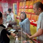 ราคาทองคำ ทะลุ 8 หมื่น ชาวบ้านแห่นำทองรูปพรรณ ขาย-จำนำ ร้านทองเร่งสำรองเงิน 8 หลัก