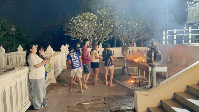 เที่ยววัดวันหยุด