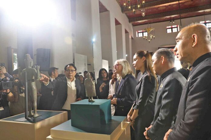 ข่าวสดพระเครื่อง - กรมศิลปากรรับมอบคืนจากสหรัฐ ประติมากรรมสำริดกลุ่มประโคนชัย