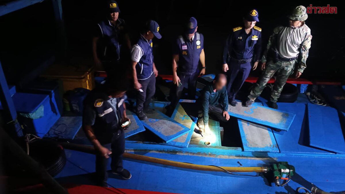 Navy Launches Midnight Raid, Captures Boat Smuggling Untaxed Diesel in Satun Province