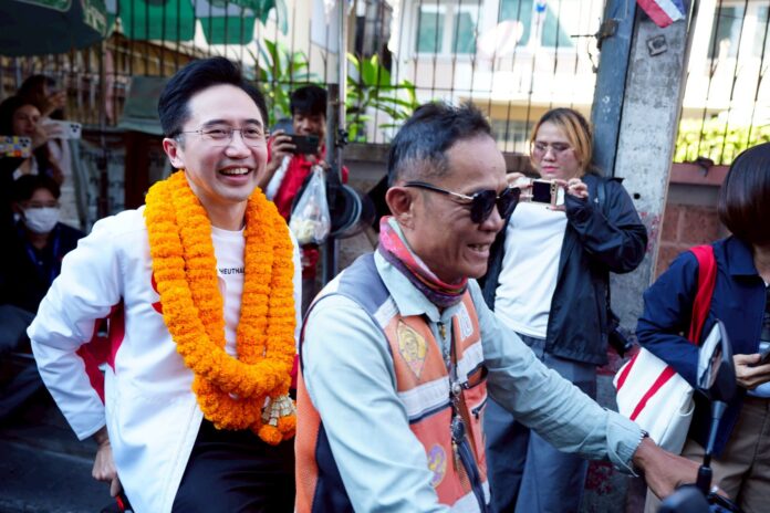 ยศชนัน เพื่อไทย