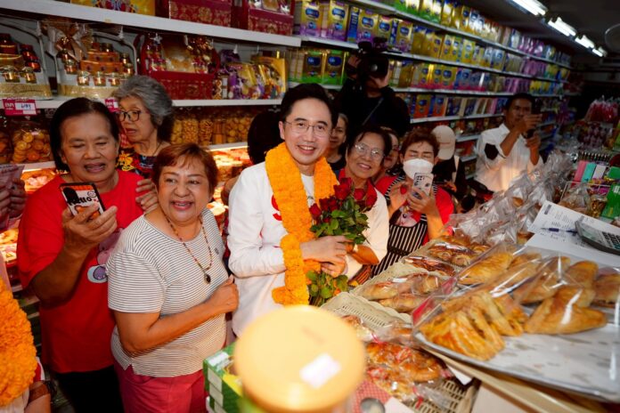 ยศชนัน เพื่อไทย