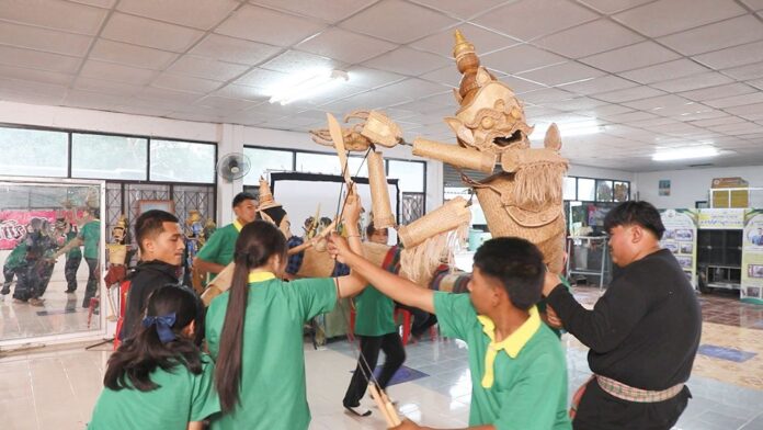 สดจากเยาวชน - 15 ปี บนเส้นทางหุ่นกระติบ