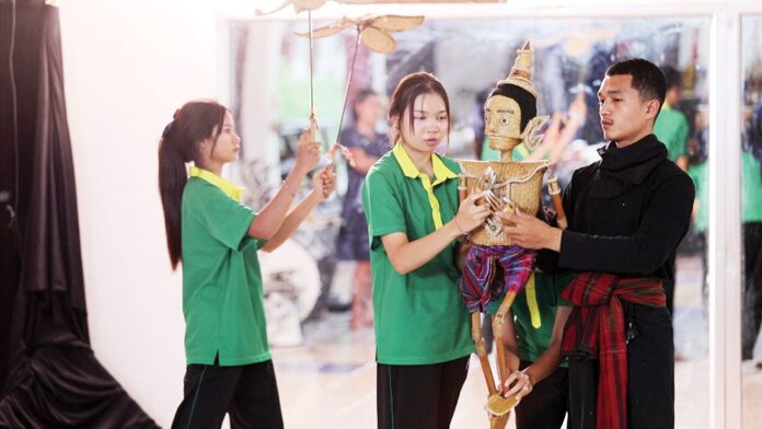 สดจากเยาวชน - 15 ปี บนเส้นทางหุ่นกระติบ