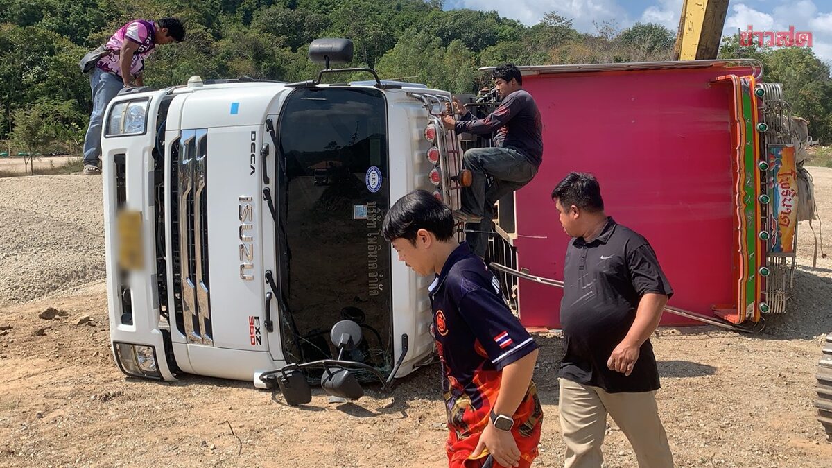 Near-Fatal Accident: Ten-Wheel Dump Truck Loses Control and Overturns While Dumping Sand