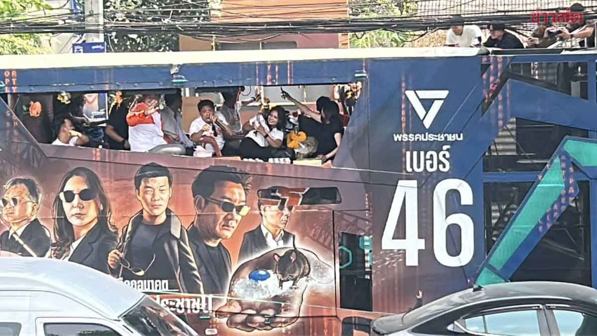 Phitha's Campaign Convoy Passes Bhumjai Thai Party, Teases 'If You're in Bhumjai Thai, You Can Choose the People'