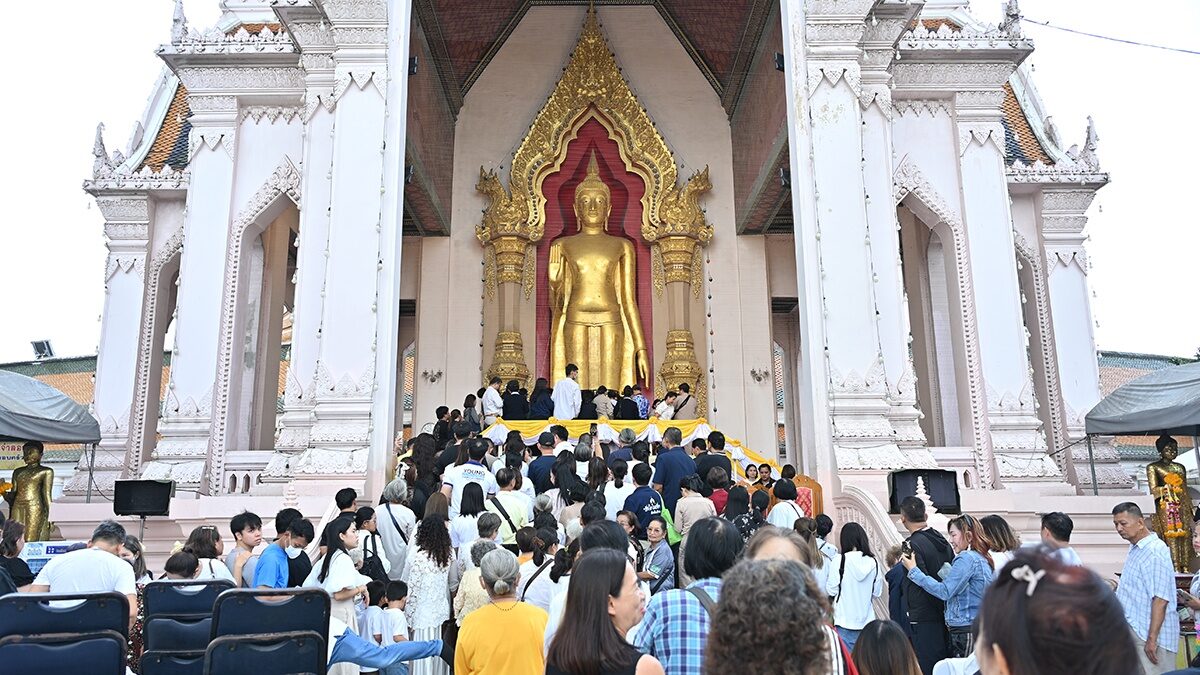 Buddhist Devotees Join Consecration Ceremony for 111-Year Commemoration of Phra Ruang Roj Rit Buddha Image