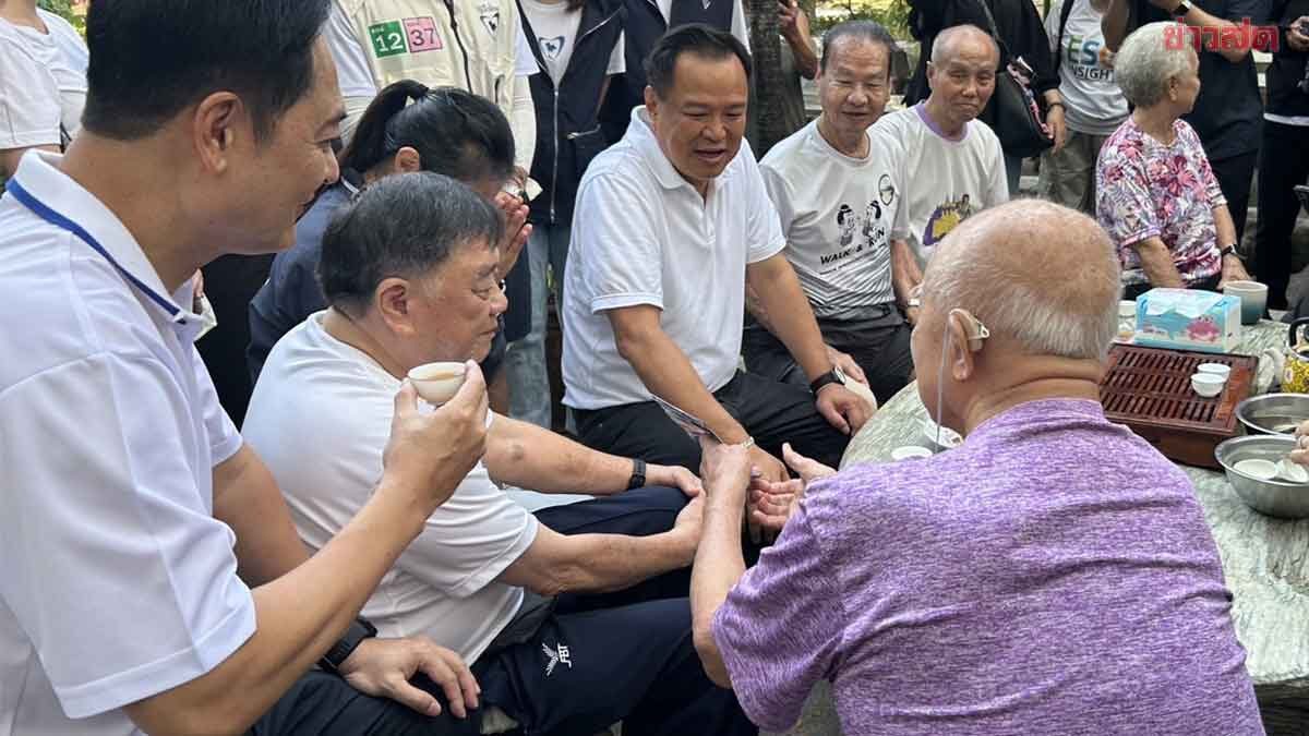 Anutin Makes Final Campaign Push, Supports 4 Bangkok MP Candidates with Public Blessing