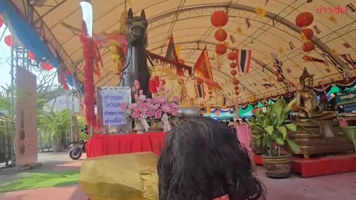 Devotees Flock to Gild 99 Buddha Statues at Famous Temple in Nakhon Pathom, Hoping for Lottery Luck